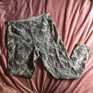 NWOT Victoria’s Secret pink leggings
